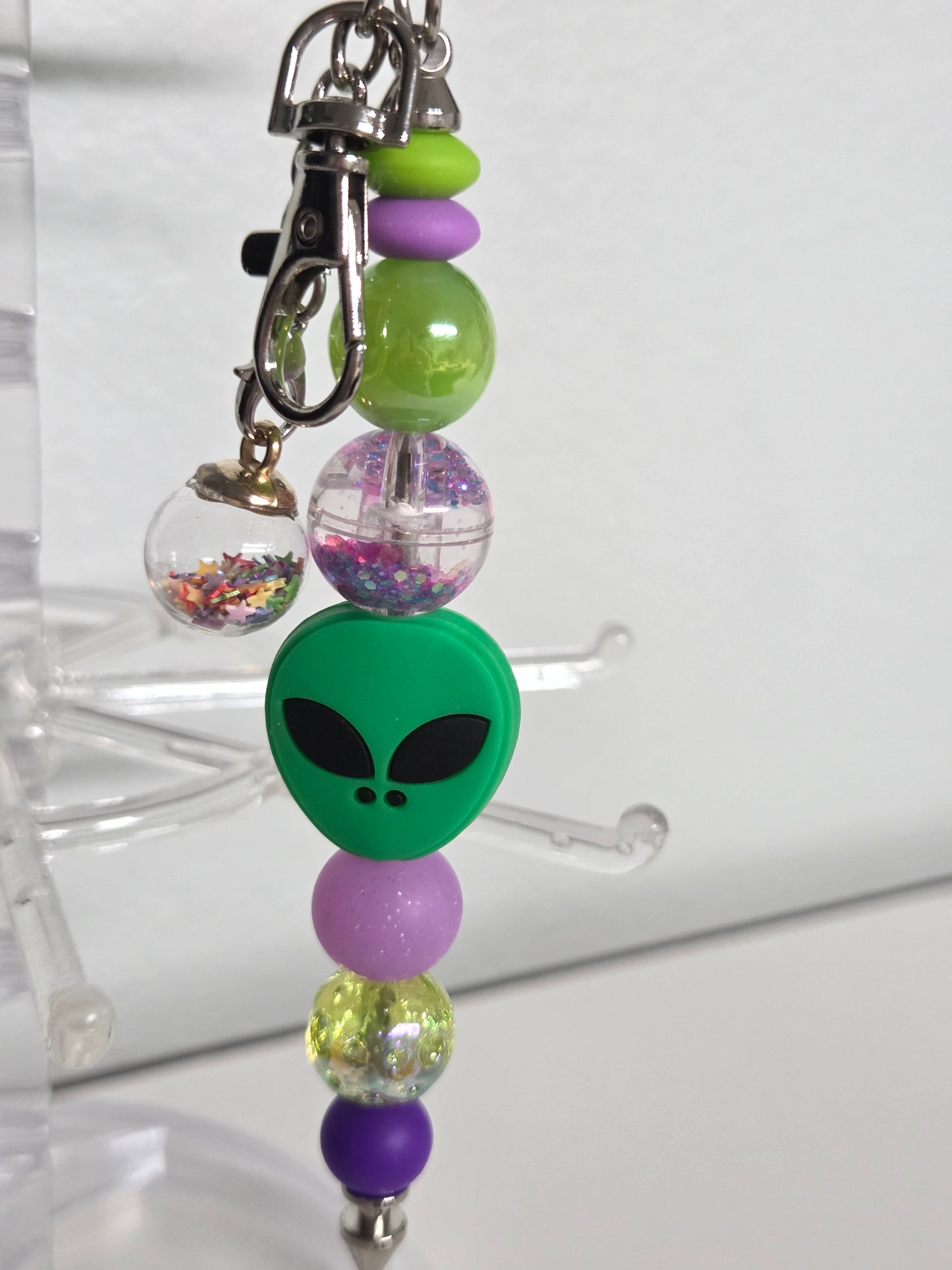 Alien - Out of This World 👽🛸🚀🪐 - Key Chain